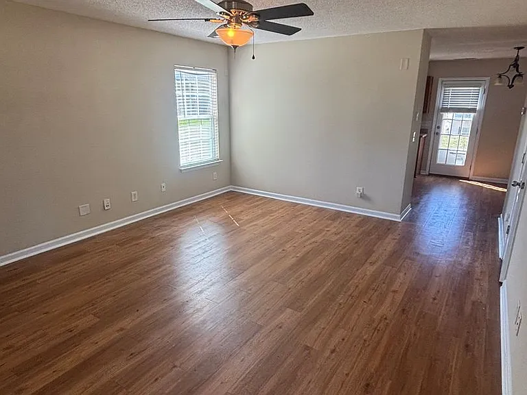 1626 Daisy Park Dr — Photo 2