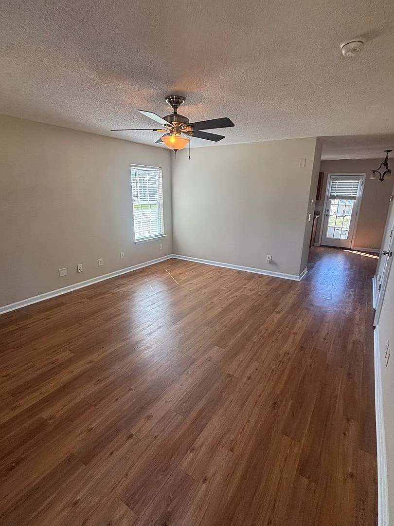 Building Photo - 1626 Daisy Park Dr
