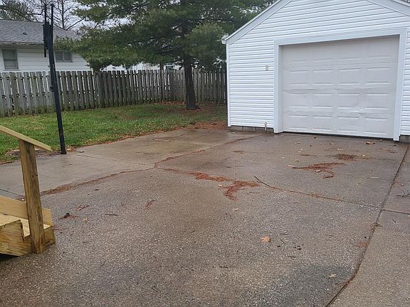 3rd image of 1641 Oakmont Ln