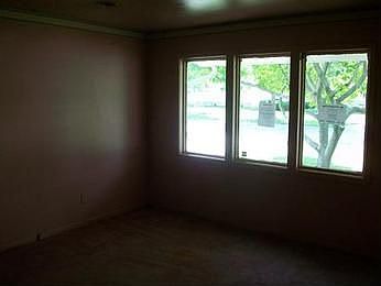 4th image of 1652 Oakmont Ln