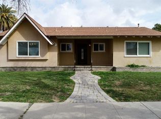 19121 Stagg St, Reseda, CA 91335