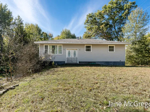 5195 Cooley Rd, Fruitport, MI 49415