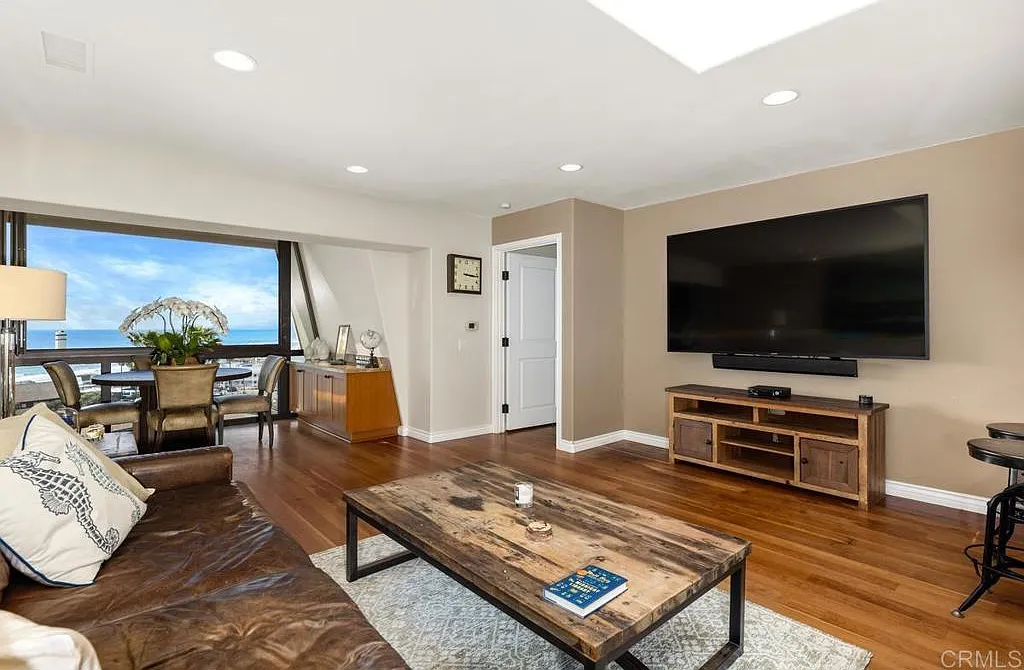 1 bed, 900 sqft, $16,000 — Photo 3