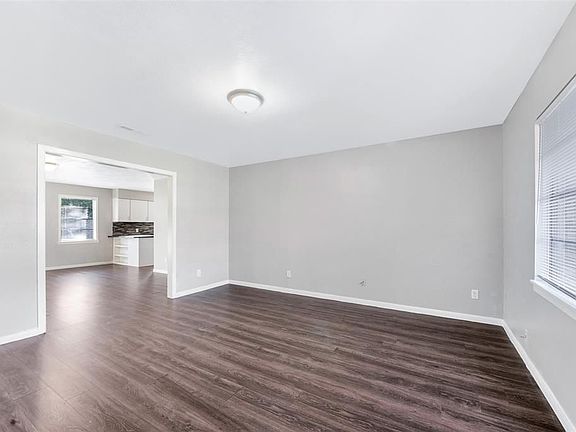 4th image of 3815 Goulburn Dr