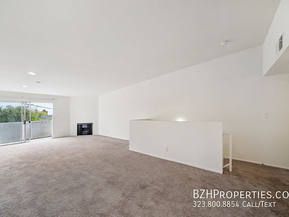 3rd image of 870 1/2 Crenshaw Blvd #208