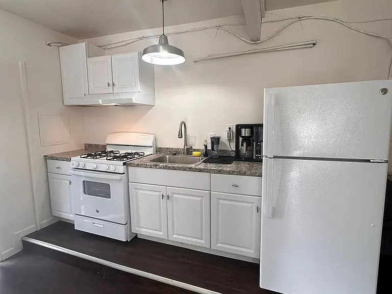 1153-1155 Emory Street — Photo 4