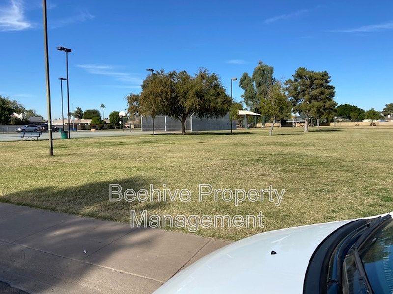 2nd image of 4633 W Sunnyslope Ln