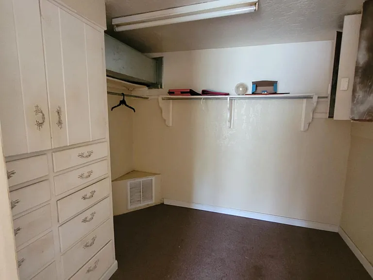 1211 W Oak Ave #1/2 — Photo 5