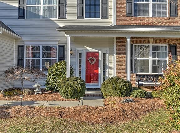 3rd image of 48 Woodfern Rd