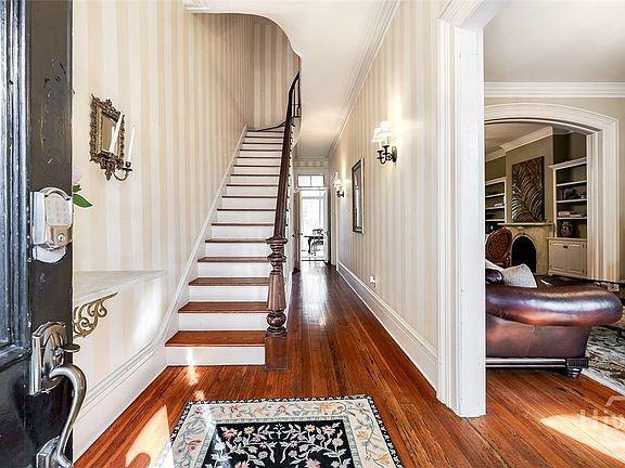 5th image of 118 E Gaston Street