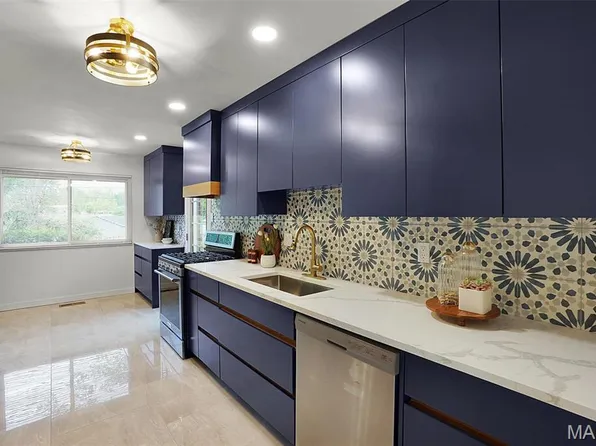 4972 Bristol Rock Rd, Florissant, MO 63033