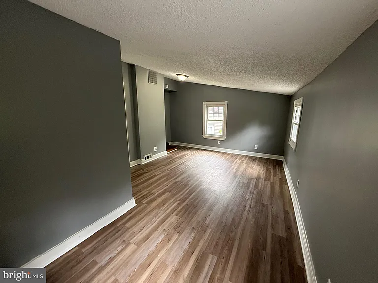 1094 Kings Hwy — Photo 17