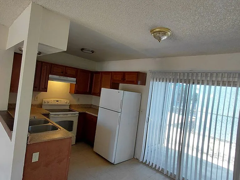 1301 E Drexel Rd — Photo 5