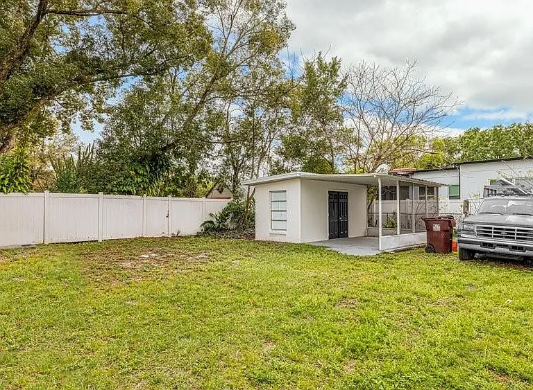 1414 E Harding St — Photo 48
