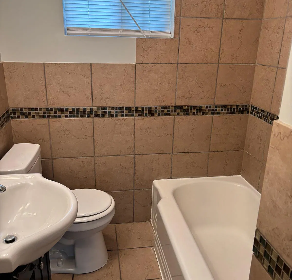 3 bed, 1298 sqft, $1,600 — Photo 4