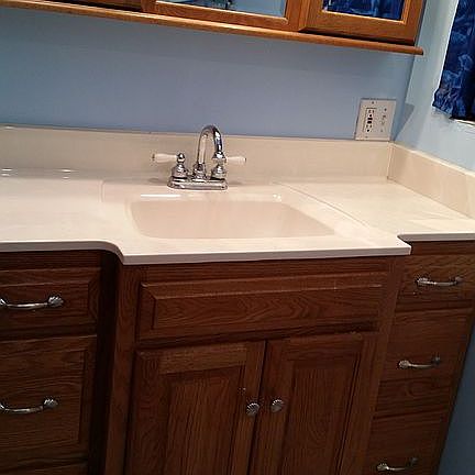 3/4 bath cabinetry
