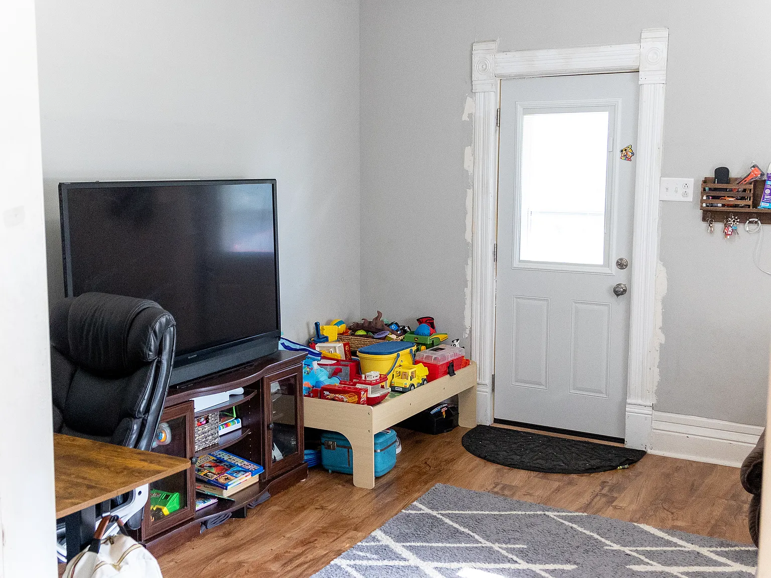 362 Line House — Photo 4