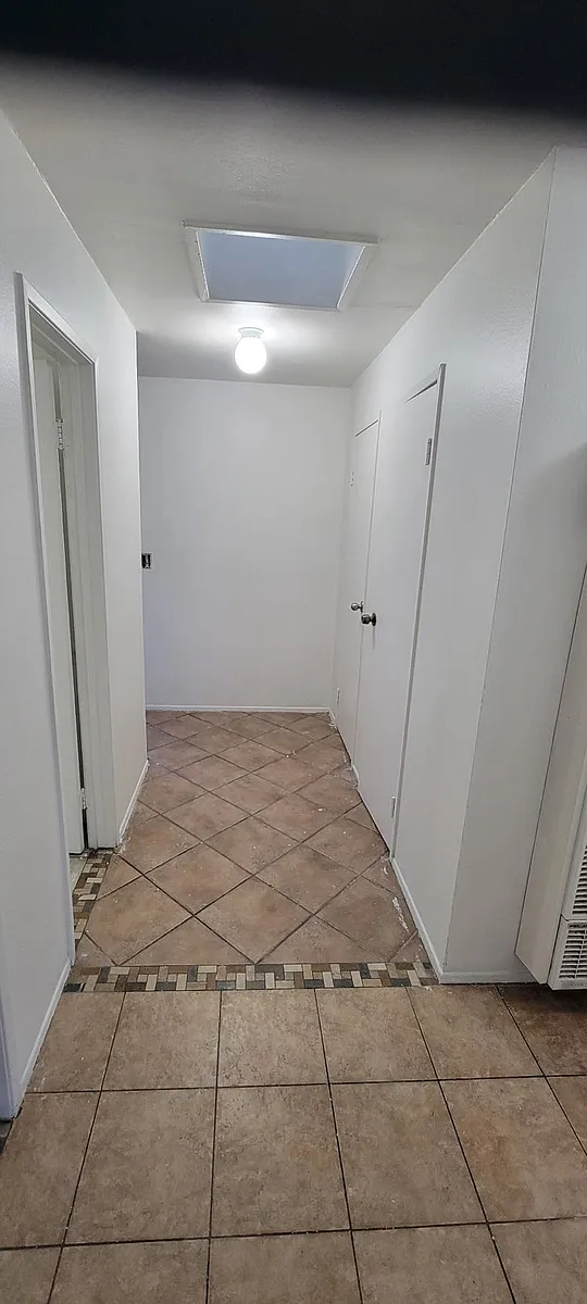 Building Photo - 2178 W Alameda Ave #4
