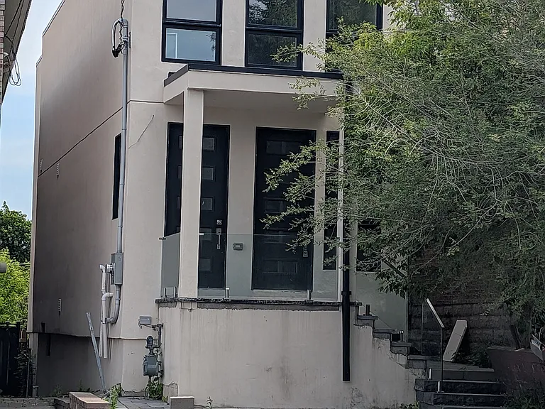 2099 Dufferin St #2 — Photo 2