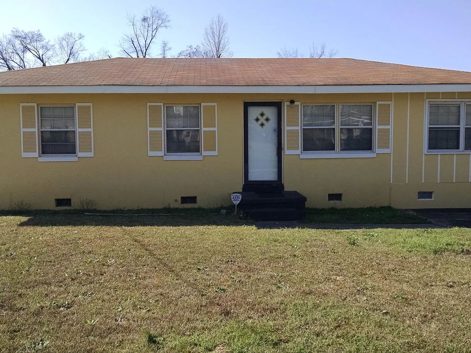 3 bed, 1.5 bath, 900 sqft, $975 — Photo 1