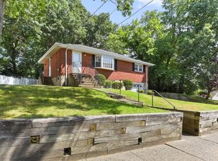 55 Hilltop Ter, Bloomingdale, NJ 07403