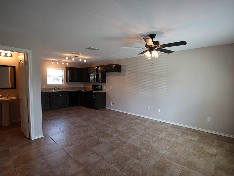 Coming Soon! 1 Bedroom 1.5 Bath Townhome For Rent In Lindale — Photo 8