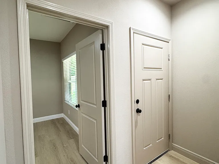 504 E Burgess Rd #C — Photo 24