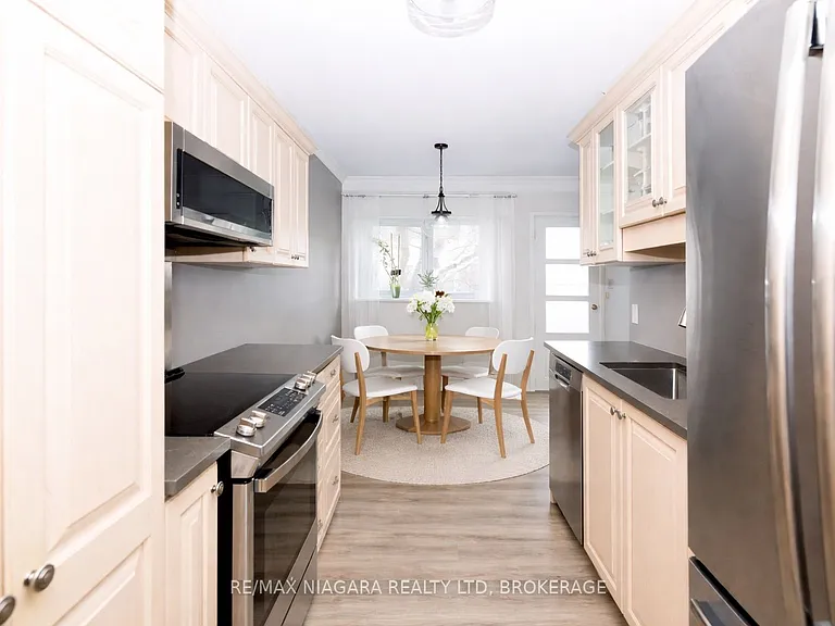 14 Norris Pl #404 — Photo 3