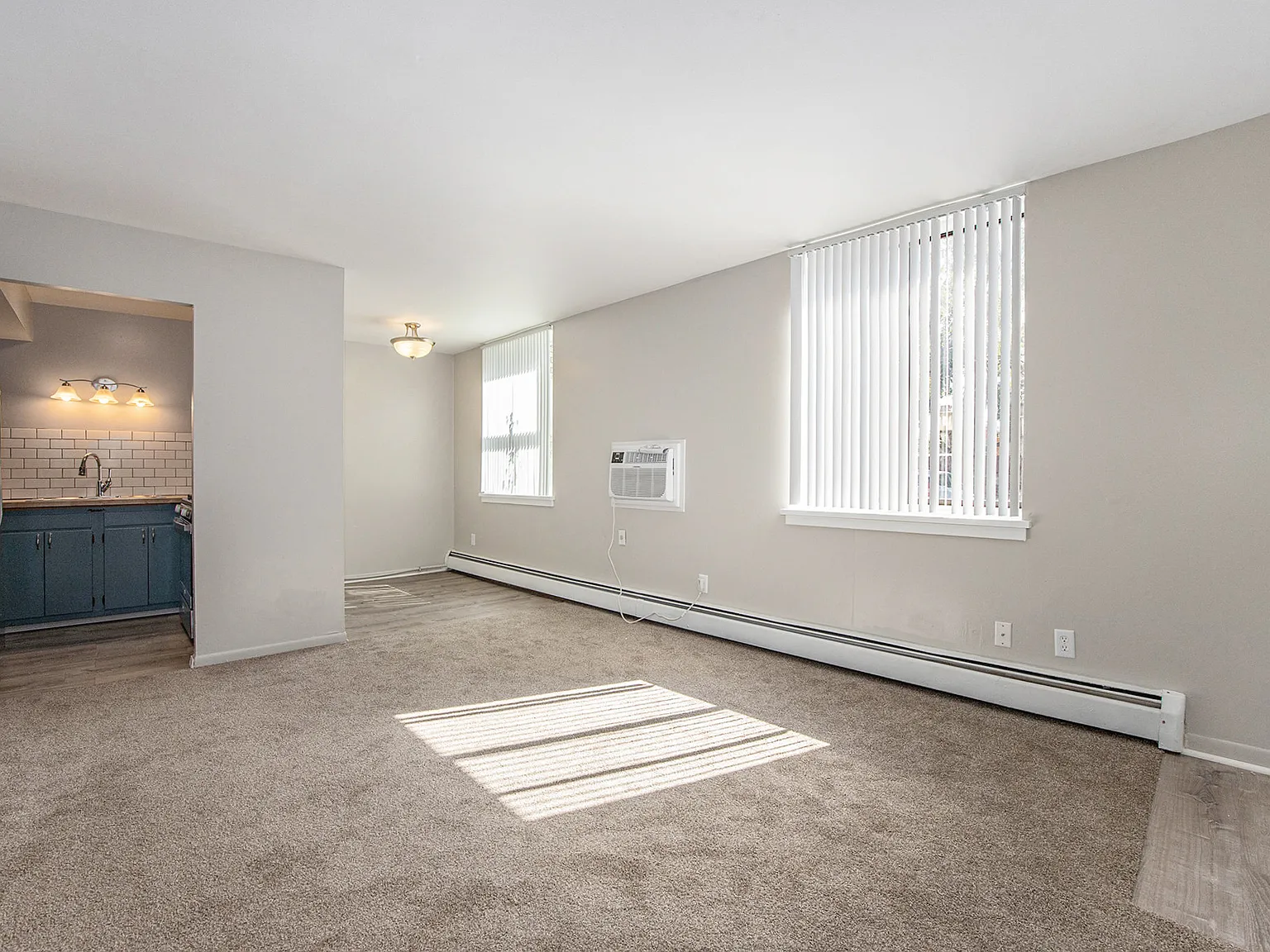 2 bed, 750 sqft, $1,300 — Photo 2
