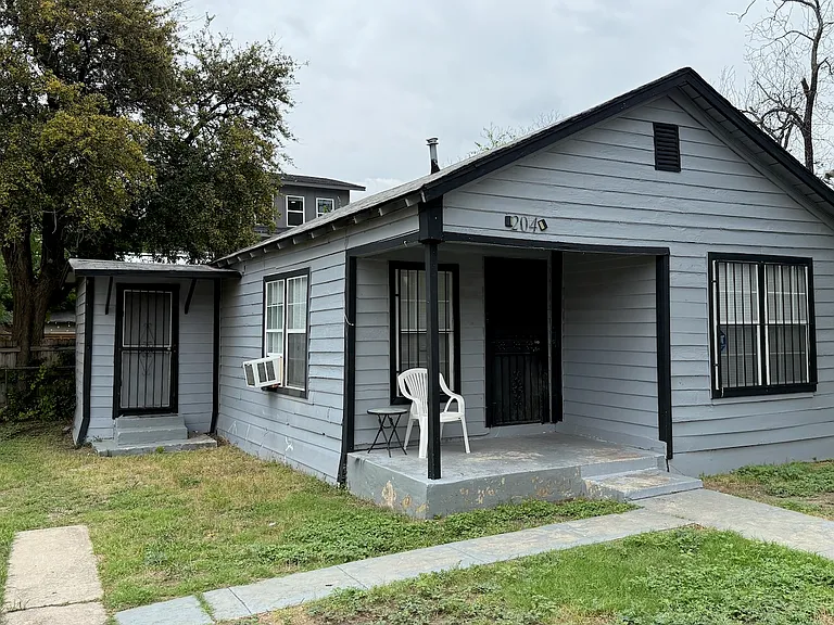 204 Lone Star Blvd — Photo 1
