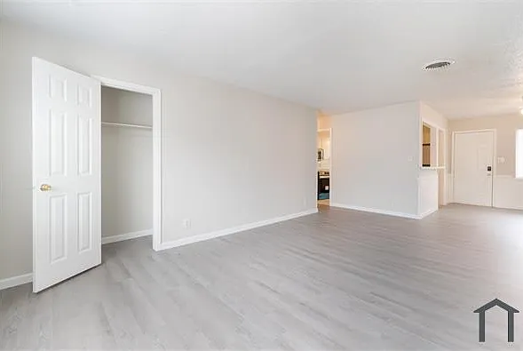 2 bed, 1000 sqft, $1,050 — Photo 1