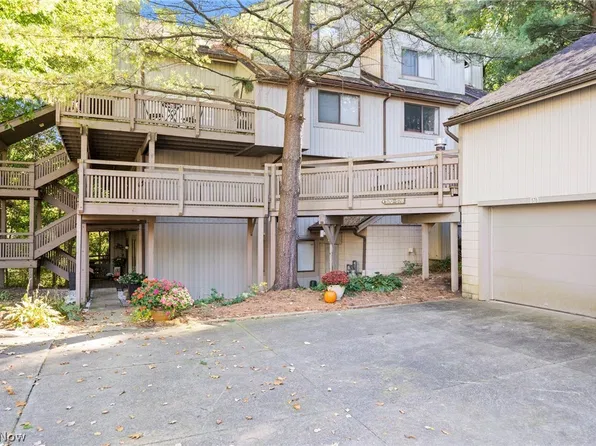578 Meredith Ln, Cuyahoga Falls, OH 44223