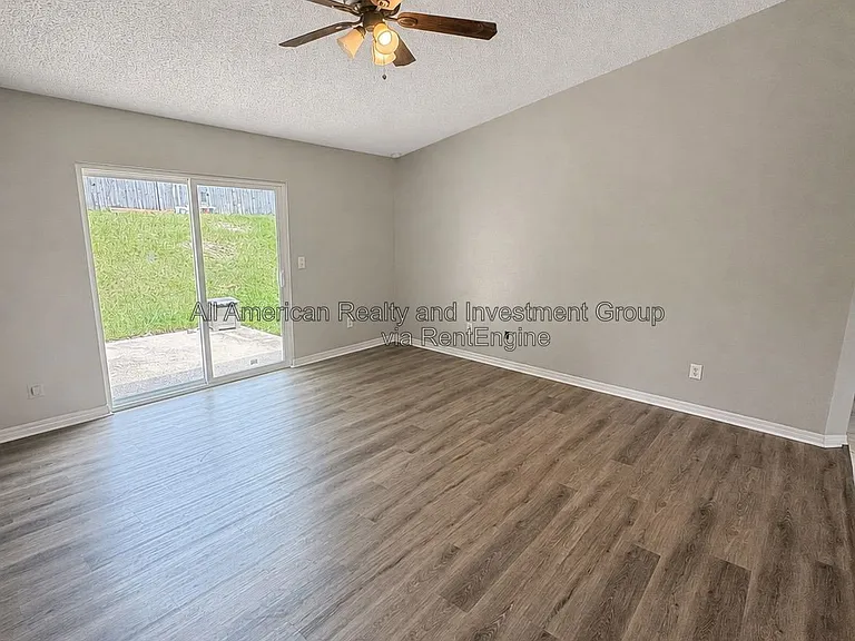 216 Lustan Dr — Photo 7