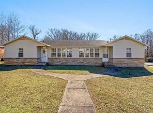 2375 W Holly St, Fayetteville, AR 72703