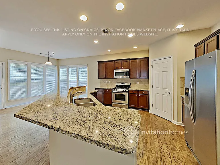 160 Edgewater Trl — Photo 8