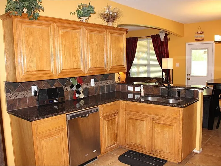 2425 Collier Dr — Photo 14