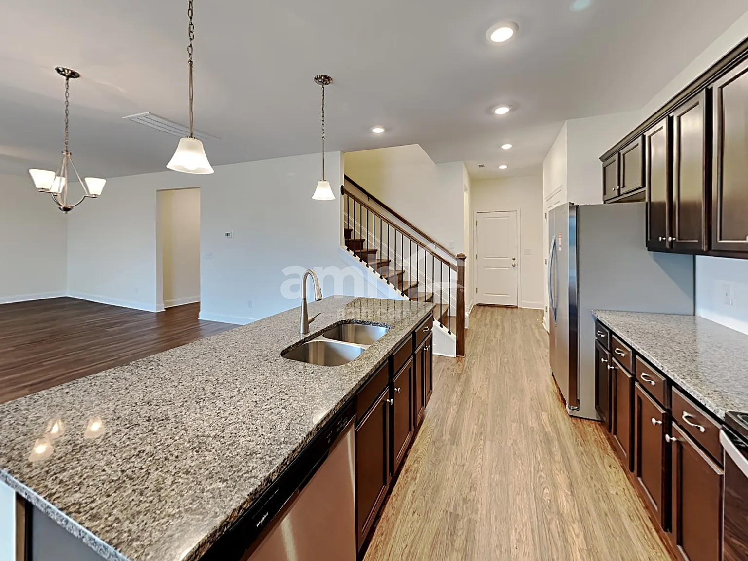 5 bed, 3.0 bath, 2553 sqft, $2,790 — Photo 3