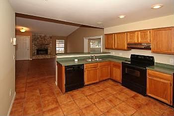 3rd image of 1351 Alfonzo Cir