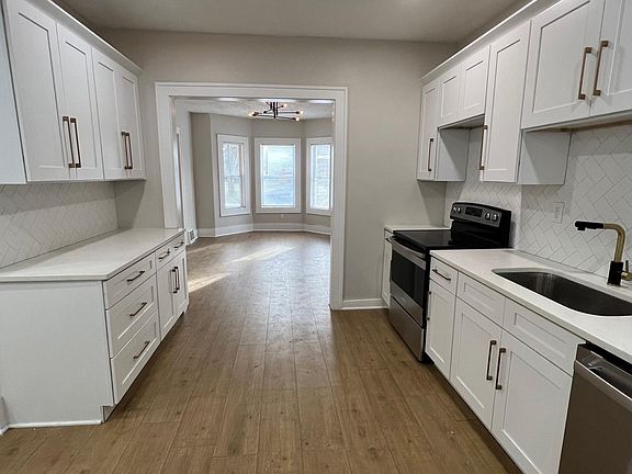 3rd image of 8004 Lake Ave