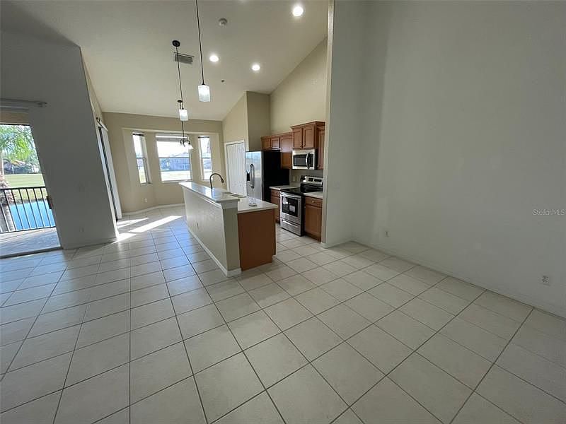 1st image of 923 Fairwaycove Ln Unit 202