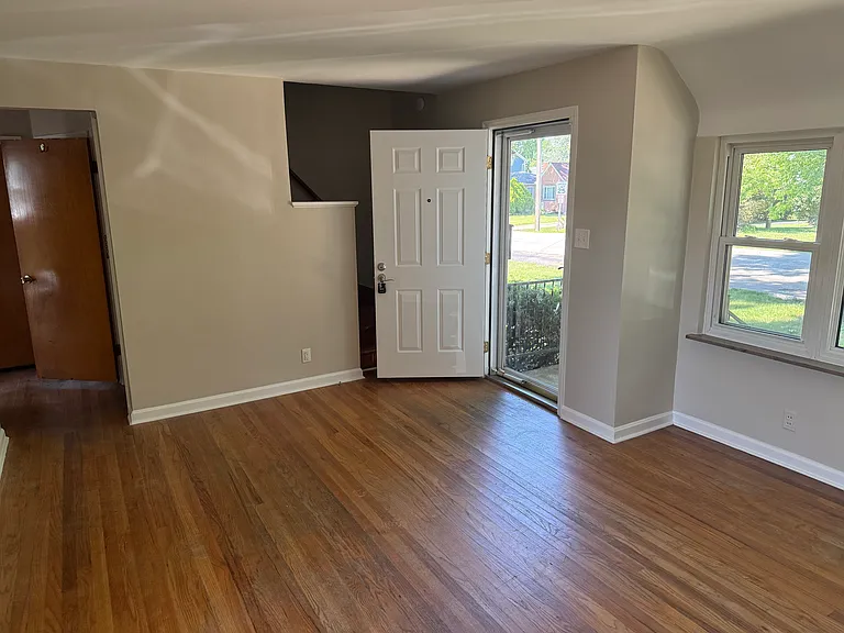 9370 Floral Ave — Photo 17