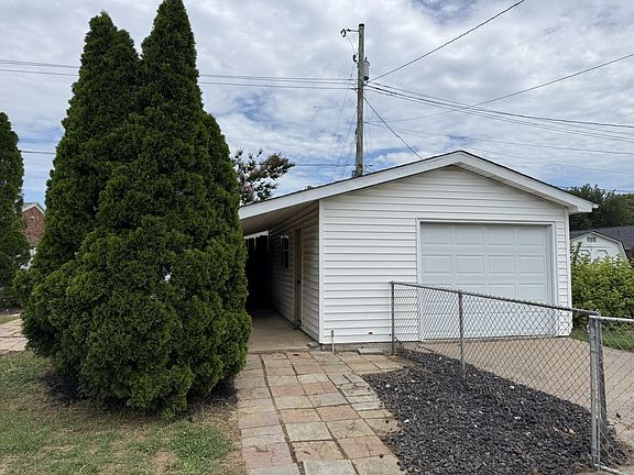 5th image of 1813 Standish Pl