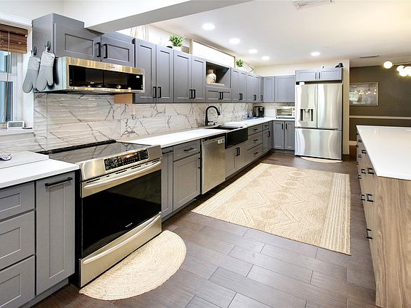 4th image of 124 E Palm Drive