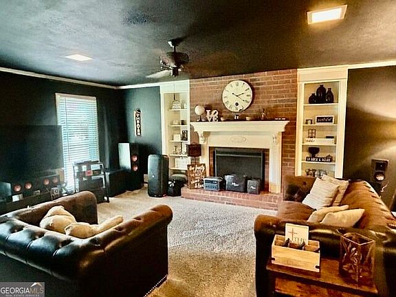 2nd image of 215 Pineywood Rd
