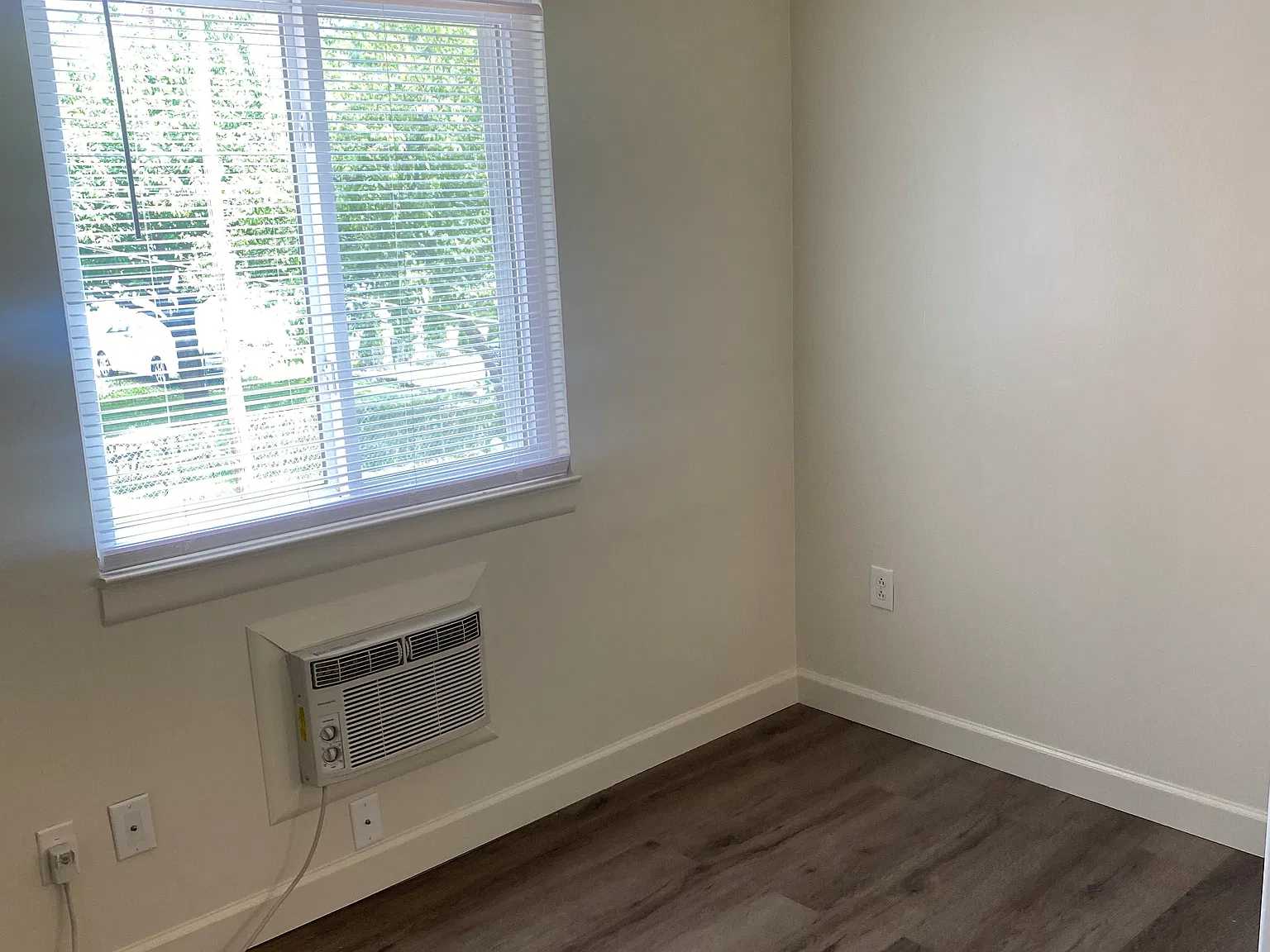 333 W 8th Ave — Photo 3