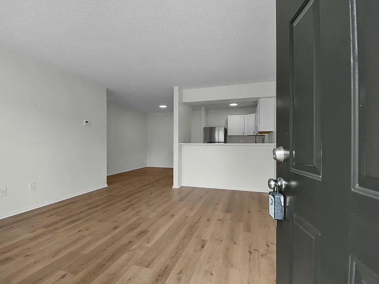 Coventry Apartments — Photo 17