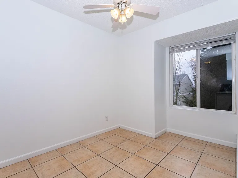 3721 S 152nd St — Photo 25