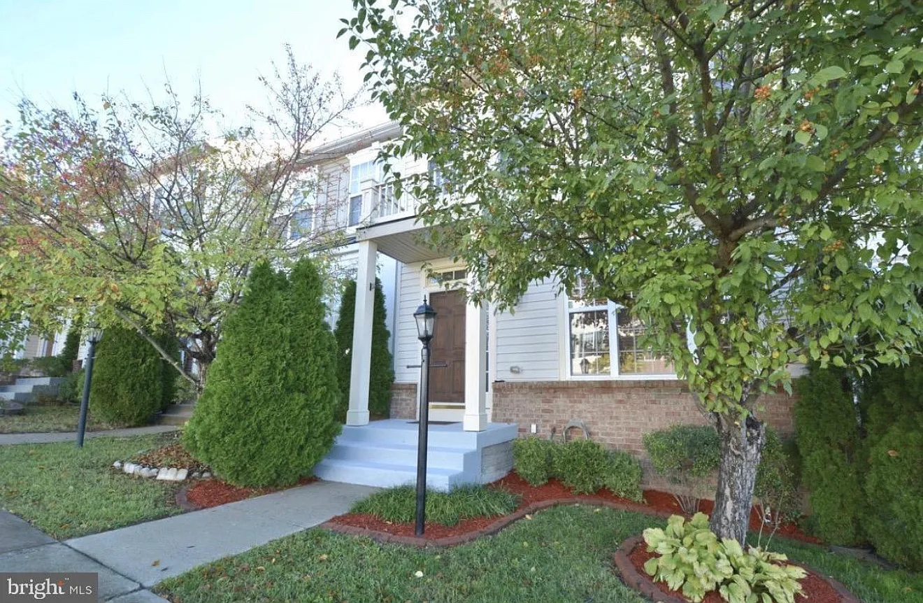 4 bed, 3.5 bath, 2320 sqft, $2,850 — Photo 2