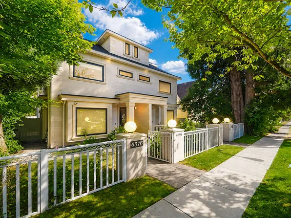 6576 Yew St, Vancouver, BC V6P 5V9