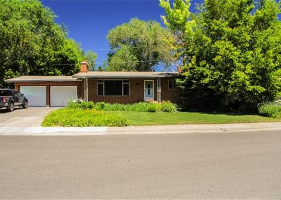 1st image of 977 Syringa Dr